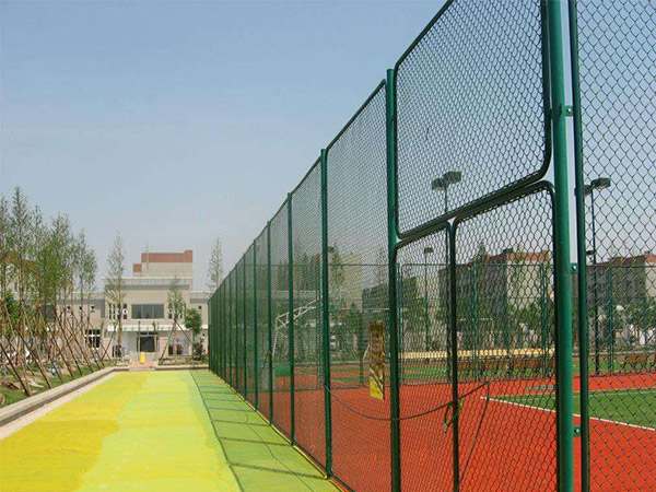 体育场围栏